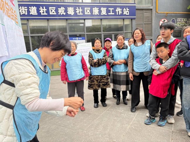 ��ů�˾ӣ����ֺ�ӽ����Ժ�乲��  ��ͬ��ͬ�С�΢��ɾ桱��Ŀ�Ž�����Ŀ�����ܽ��