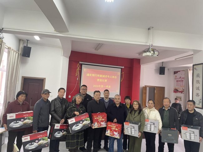 以牌会友促邻里情 新城社区掼蛋比赛欢乐开桌