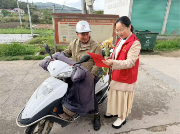 兴国县埠头乡开展“文明祭扫树新风”活动