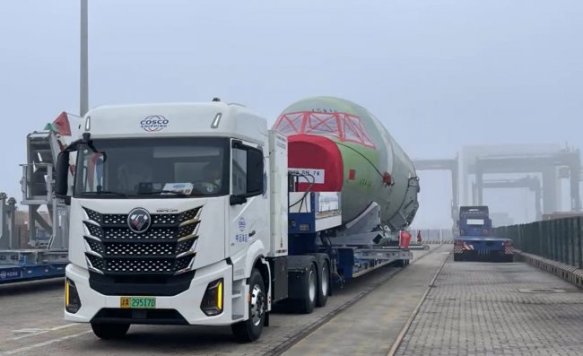 欧曼银河5M新能源电车首次成功转运空客A320飞机大部件