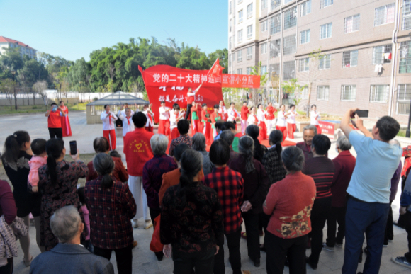 兴国县城市社区：“小志愿”赋能基层治理 激活善治“新引擎”