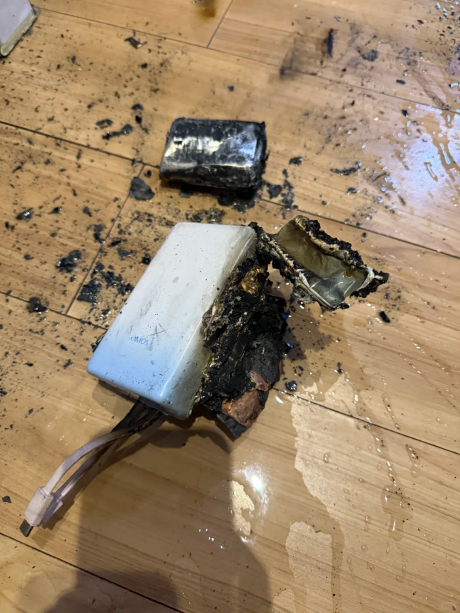 充电宝什么电池最好最耐用?充电宝选锂离子还是锂聚合物更安全?2026年安全性高充电宝推荐!