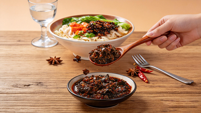 北方人的下饭神器！摘蒙花木耳酱系列，拌米饭香到跺脚