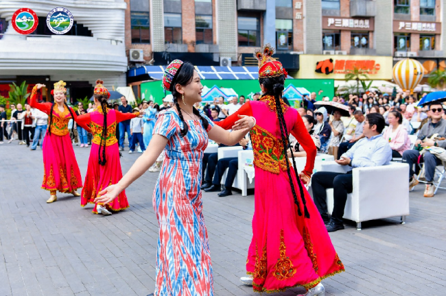 天山脚下春来信,锦官城里花正开——2026伊犁春夏季文旅推介会(成都站)在东郊记忆圆满举行第2张-成都新闻网 天山脚下春来信,锦官城里花正开——2026伊犁春夏季文旅推介会(成都站)在东郊记忆圆满举行第2张