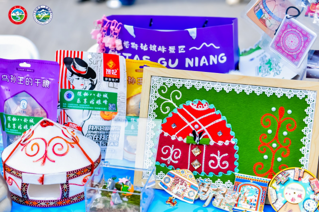 天山脚下春来信,锦官城里花正开——2026伊犁春夏季文旅推介会(成都站)在东郊记忆圆满举行第6张-成都新闻网 天山脚下春来信,锦官城里花正开——2026伊犁春夏季文旅推介会(成都站)在东郊记忆圆满举行第6张