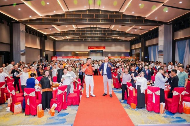 阿瑞美谷产业招商推介大会暨化妆品企业家联谊会圆满成功