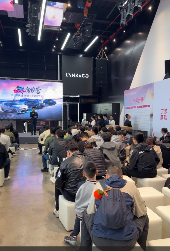 领克03赛道日宁波启幕，大尾翼版首批交付点燃性能热潮