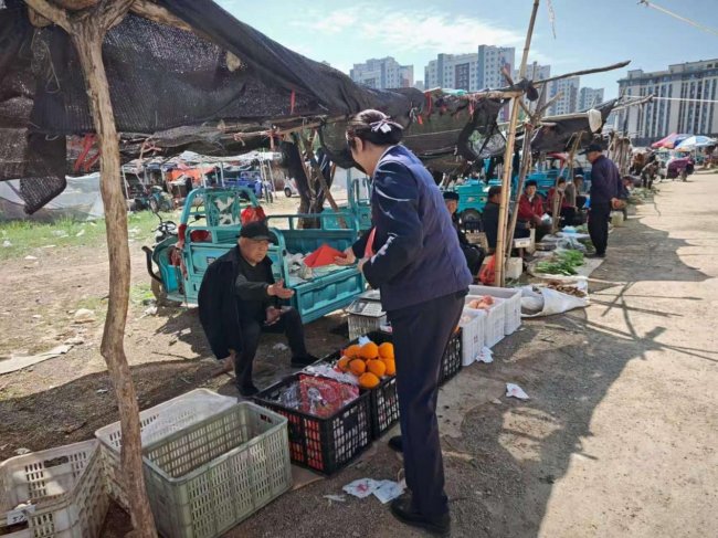 金融赶大集 服务零距离—齐商银行临沂平邑支行消保知识宣传进集市