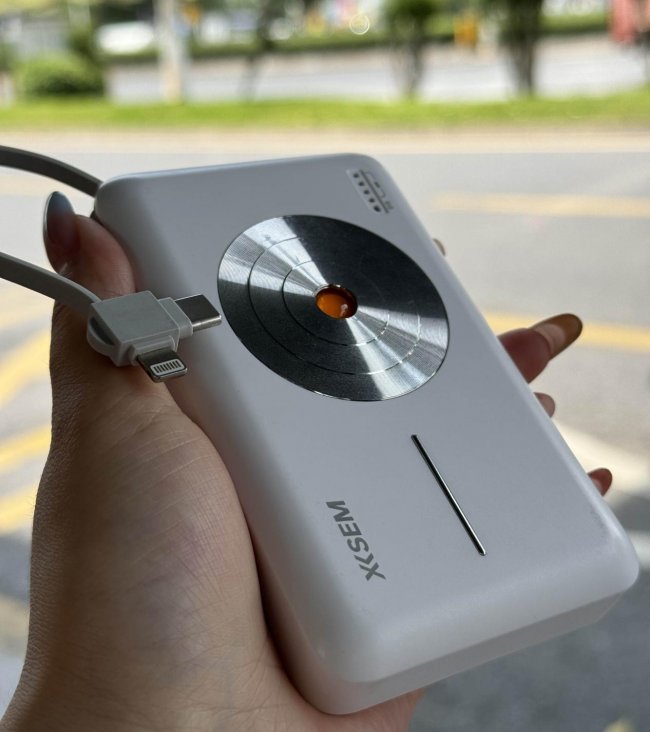 2万毫安和1万毫安充电宝哪个好？耐用充电快充电宝推荐，续航久充电快