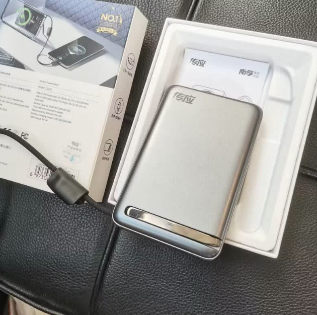 2万毫安和1万毫安充电宝哪个好？耐用充电快充电宝推荐，续航久充电快