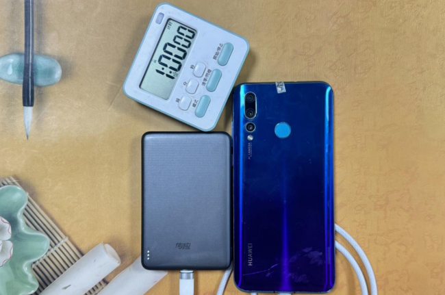 华为充电宝好用吗？传应南孚、西圣、华为充电宝哪款好？详细测评分析对比