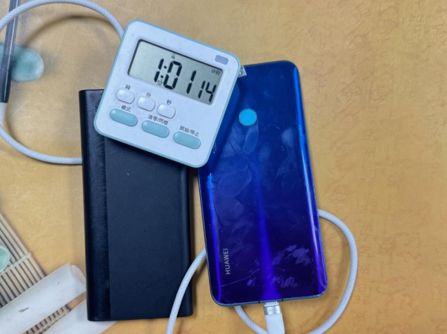 华为充电宝好用吗？传应南孚、西圣、华为充电宝哪款好？详细测评分析对比