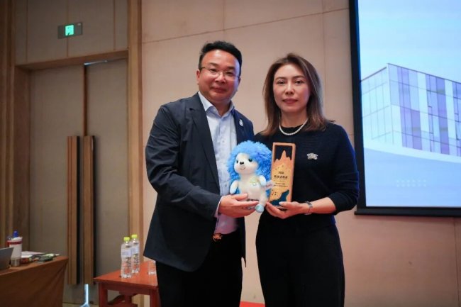 跨越山海，智创未来 蓝刺猬口腔连锁全国第四届私享会于青岛圆满礼成！