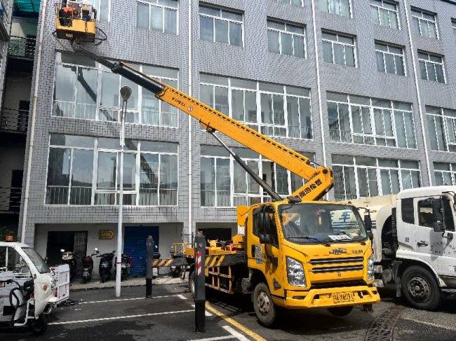 广州高空车出租公司“排位赛”：叶工、战狼、老兵三强争霸，谁是你的“空中王牌”？