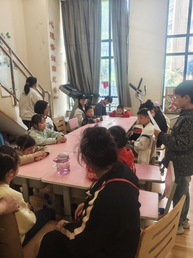 “手绘纸鸢，心向春光”亲子室内手绘活动