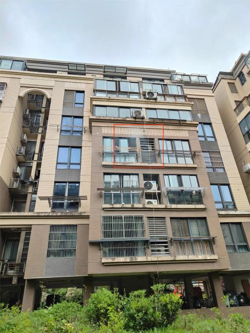 浓烟呛鼻！网格员火速处置居民家中火情隐患并开“安全微课堂”