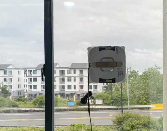 擦窗户玻璃用什么擦最干净？让玻璃焕然一新的擦窗机器人十大品牌实测，清洁不用愁