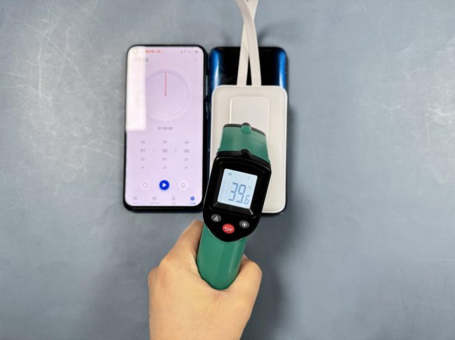 华为充电宝怎么样？西圣、安克、华为充电宝测评一较高低，谁更值得入手？