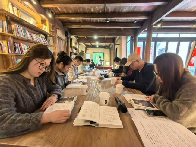 全国八地“山峰的书房”联动共读 以文学浸润万家 用阅读连接山海