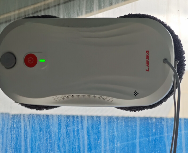 自动擦窗机器人哪个牌子好？2026最新擦窗机器人十大品牌盘点，喷擦一体更彻底