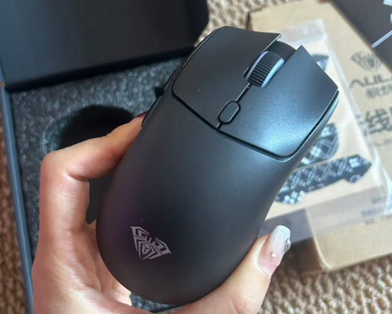 办公鼠标哪个牌子好用？2026年精选10款高性价比人体工学鼠标推荐，款款护腕口碑佳！