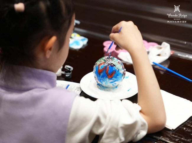 烛光绘地球 香遇一小时武汉万达瑞华酒店地球一小时活动