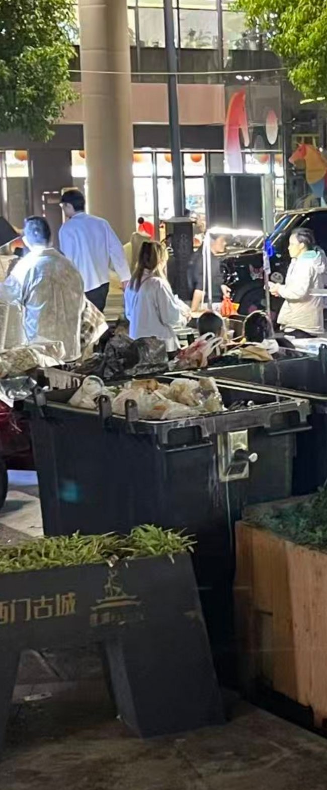 楚雄西门古城夜市火爆背后的居民之痛:烟火气还是烦心事?