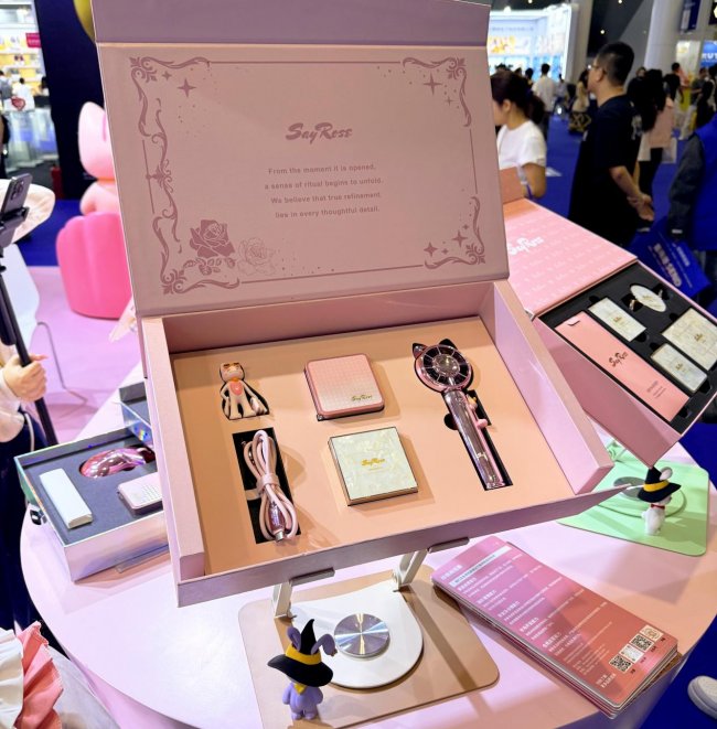 礼品界的新宠品牌!!SayRose以“科技+美学+定制”重构礼品逻辑 礼品界的新宠品牌!!SayRose以“科技+美学+定制”重构礼品逻辑