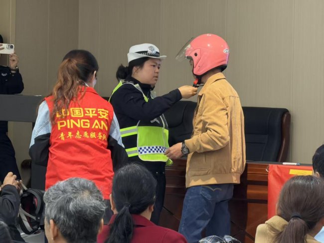 警保联动筑防线 安全宣教入乡村