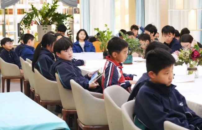 她们用一部获奖纪录片作品，进入了世界一流的大学