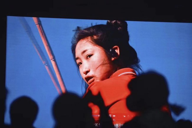 她们用一部获奖纪录片作品，进入了世界一流的大学