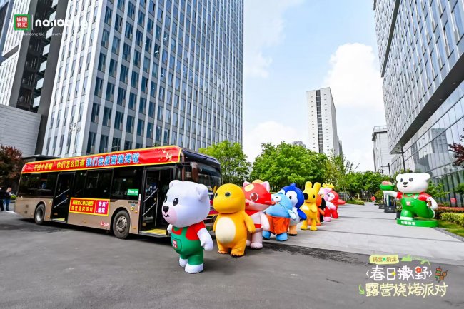 锅宝×奶龙“春日撒野”引爆全网：一场IP联名狂欢背后的品牌升维之战