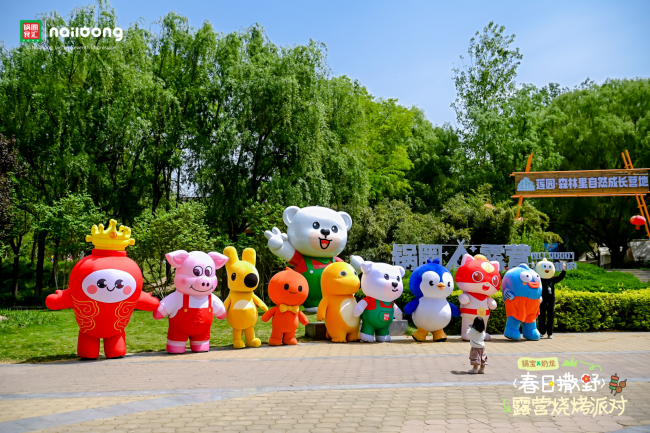 锅宝×奶龙“春日撒野”引爆全网：一场IP联名狂欢背后的品牌升维之战