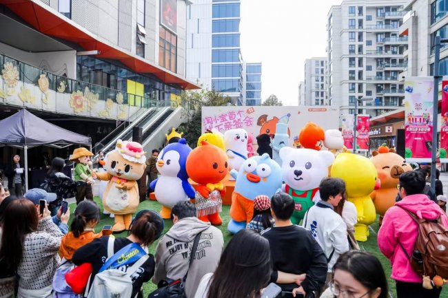 锅宝×奶龙“春日撒野”引爆全网：一场IP联名狂欢背后的品牌升维之战