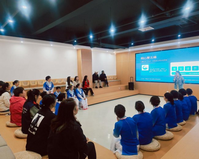 桐心聚五峰 共治暖民心——五峰社区：安置小区里的治理“幸福答卷”