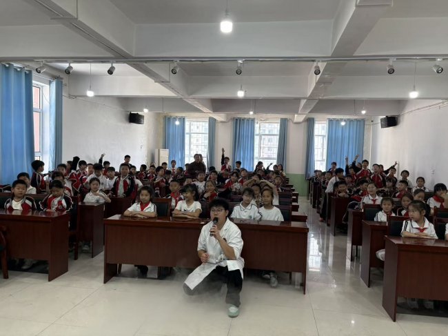 趣味科普进校园 点亮科学好奇心(图3)