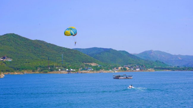 金海湖景区“湖光掠影·奇遇巡游”五一主题活动圆满收官