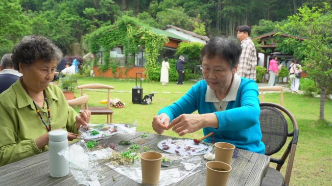 幸福好时光里的别样母亲节：退休老人以欢聚书写温情