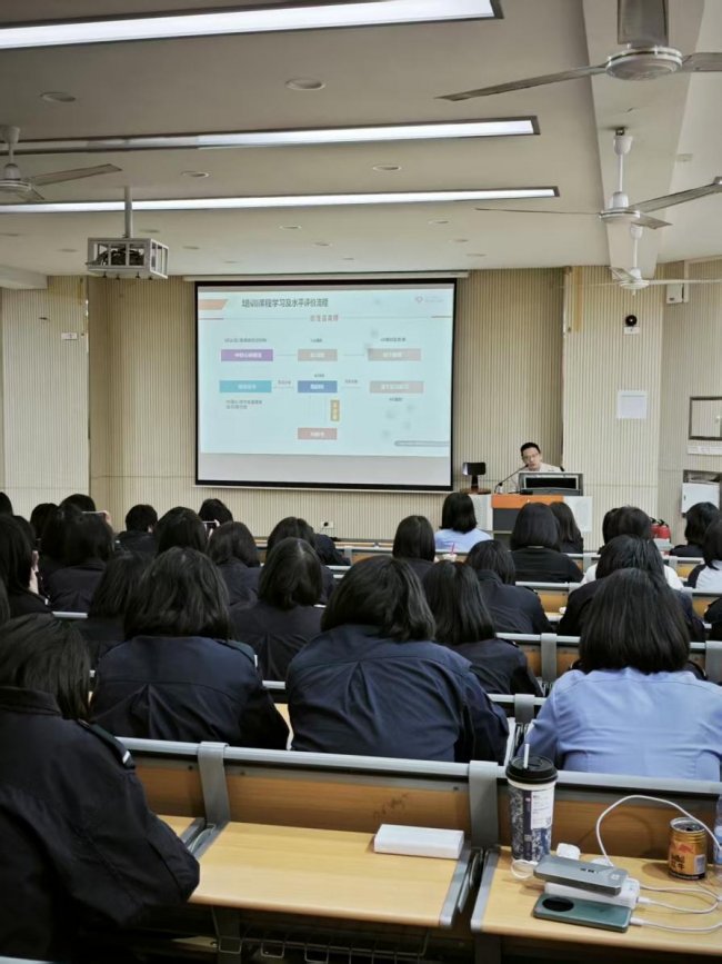 中科心研心理咨询师培养项目为武汉警官职业学院心理咨询专业学生职业成长护航