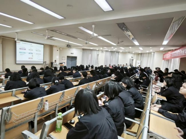 中科心研心理咨询师培养项目为武汉警官职业学院心理咨询专业学生职业成长护航
