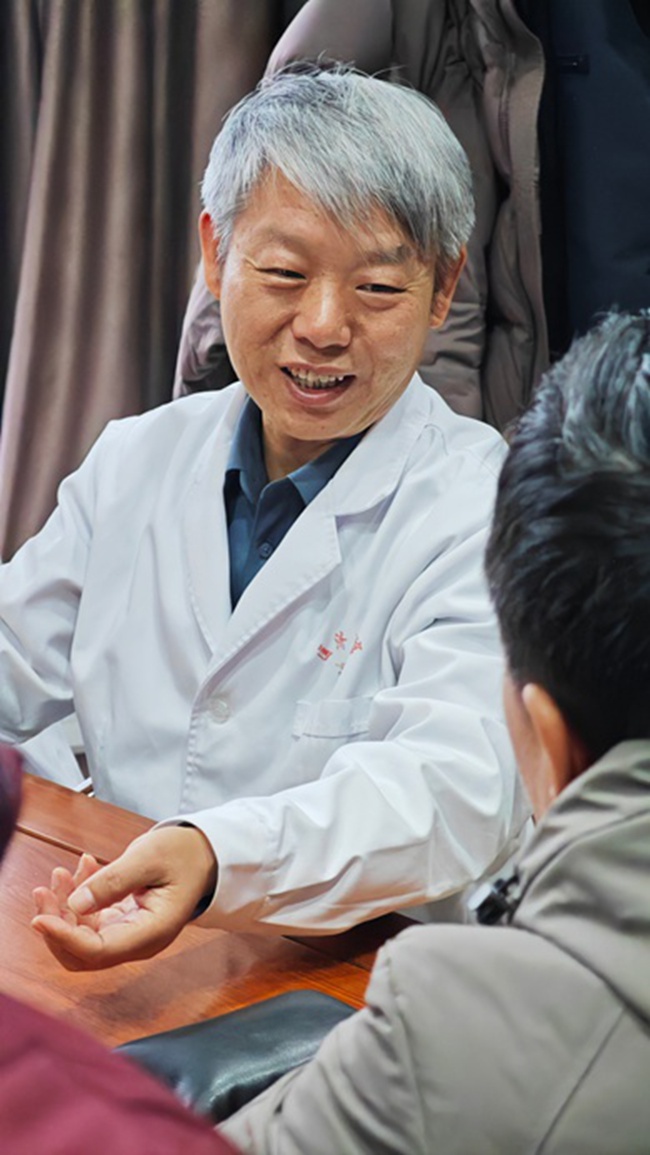　　守护生命健康 共赴岐黄之约：刘国印教授坐诊北京泰和国医 为生命护航