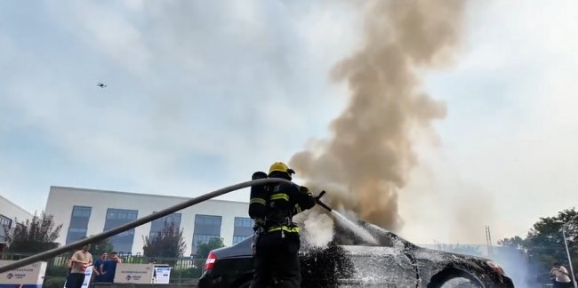 新能源汽车着火扑救方法：告别“瞎忙活”，中科永安教你科学控火第5张