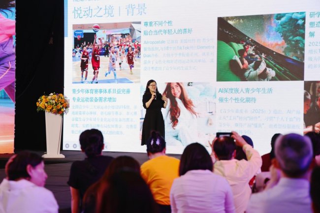 十年联合探索 东华大学携手乔治白发布2027中国校服流行趋势