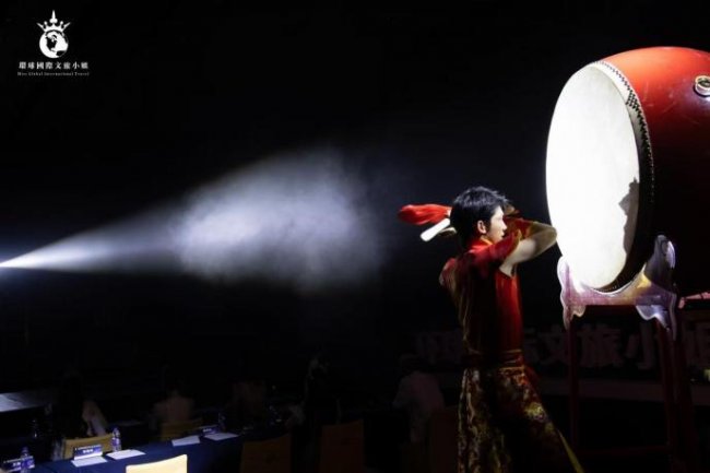雍王府酱酒｜合玉坊联合冠名2026第29届环球国际文旅小姐•大中华总决赛圆满举办(图1)