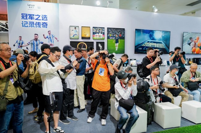 2026北京P&E展：雷克沙斩获华龙奖最佳存储卡，携手阿根廷国家队闪耀影像盛会