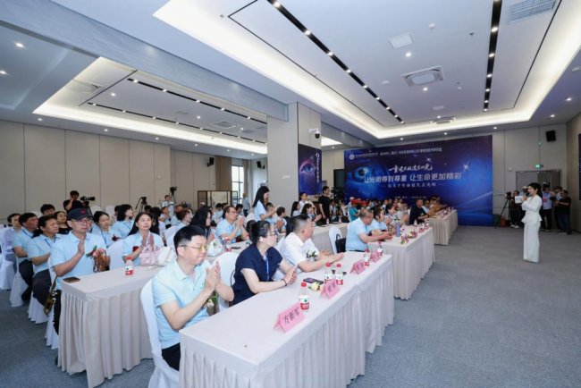 科技赋能公益，点亮黑暗世界