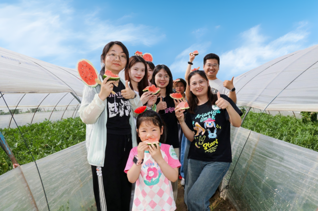 华润万家“焕乡行动·寻味之旅”走进江苏东台，溯源团实地探访地标西瓜产地