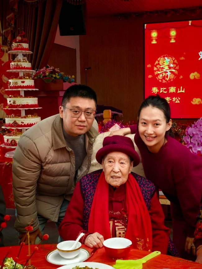 心系养老事 爱满椒金山  ——访大连椒金山养老服务中心董事长吕玉森