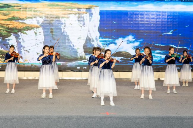 “星光护航·童心绽放”六一儿童节公益嘉年华暨戏剧节闭幕式圆满举行！