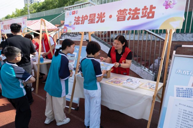 “星光护航·童心绽放”六一儿童节公益嘉年华暨戏剧节闭幕式圆满举行！